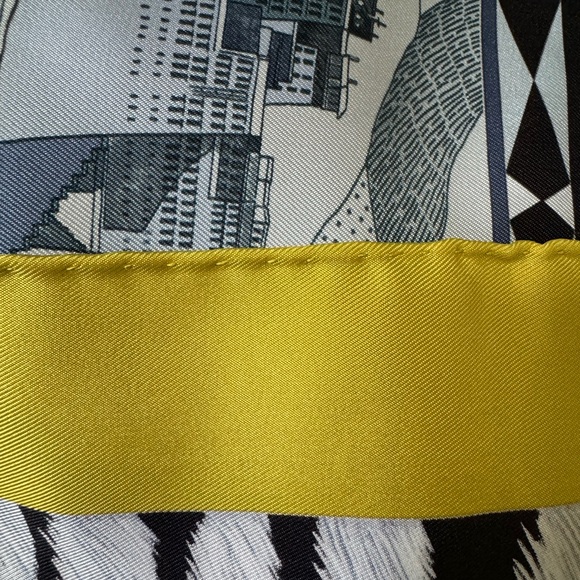 GUC Authentic La Femme aux Semelles de Vent Hermès Scarf 90cm Carré - Picture 9 of 11
